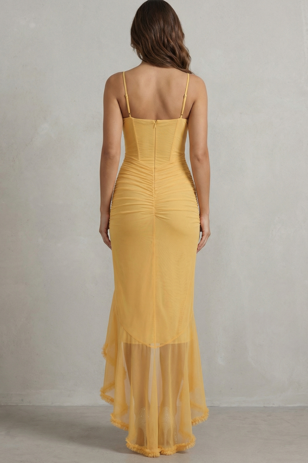 Phoebe – Femininer Rüschenzauber – Ärmelloses High-Low Maxikleid