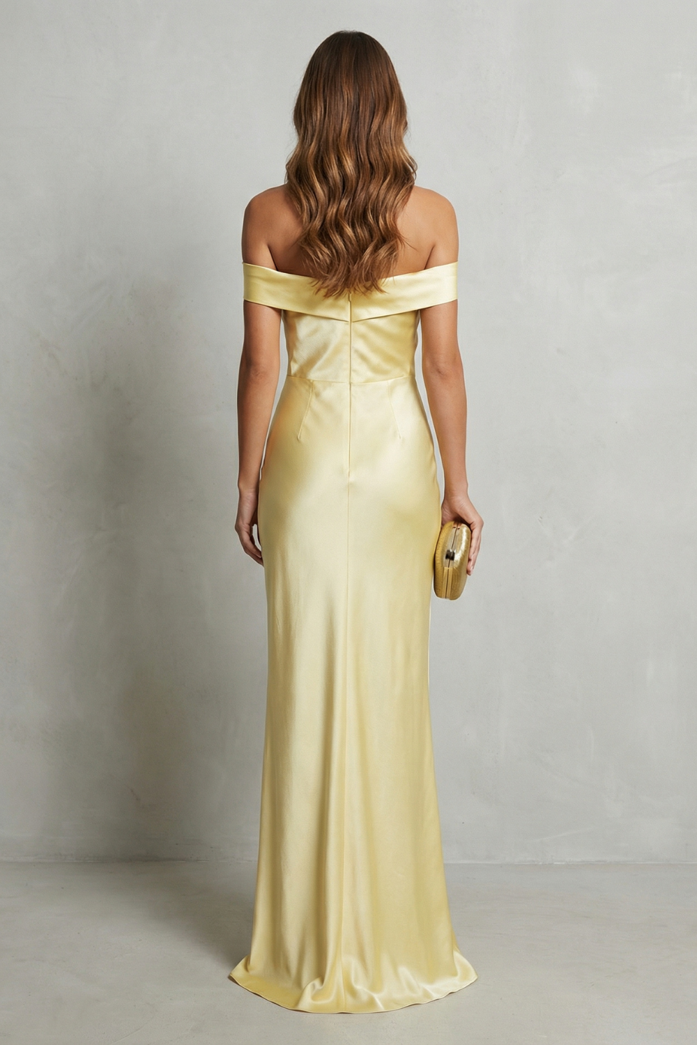 Auréliane – Eleganz in der goldenen Stunde – Schulterfreies Satin-Abendkleid
