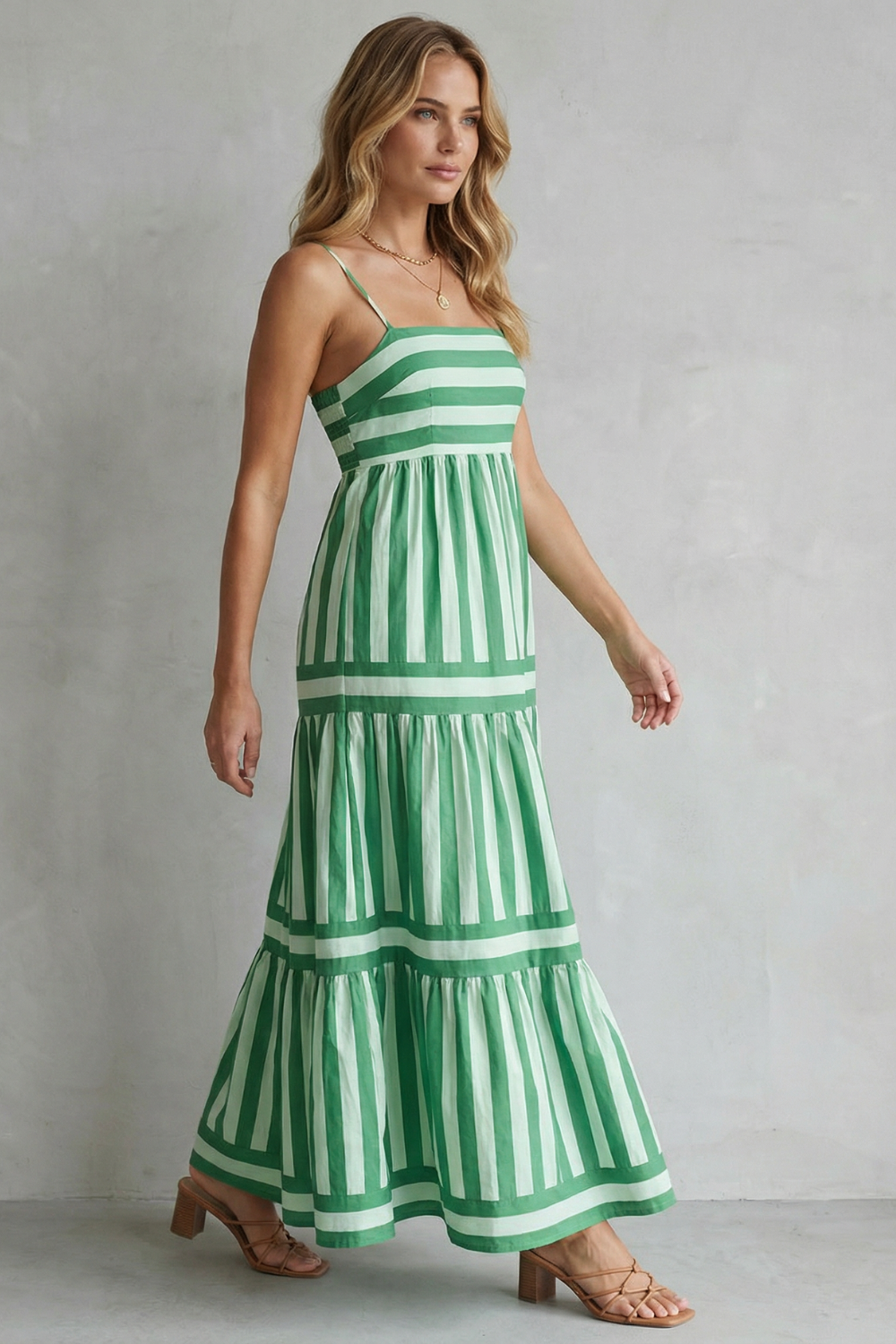 Candessa – Verspielte Streifenstufen – Maxikleid mit Spaghettiträgern