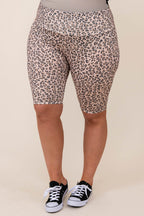 „Killin’ It“ Biker-Shorts, Taupe