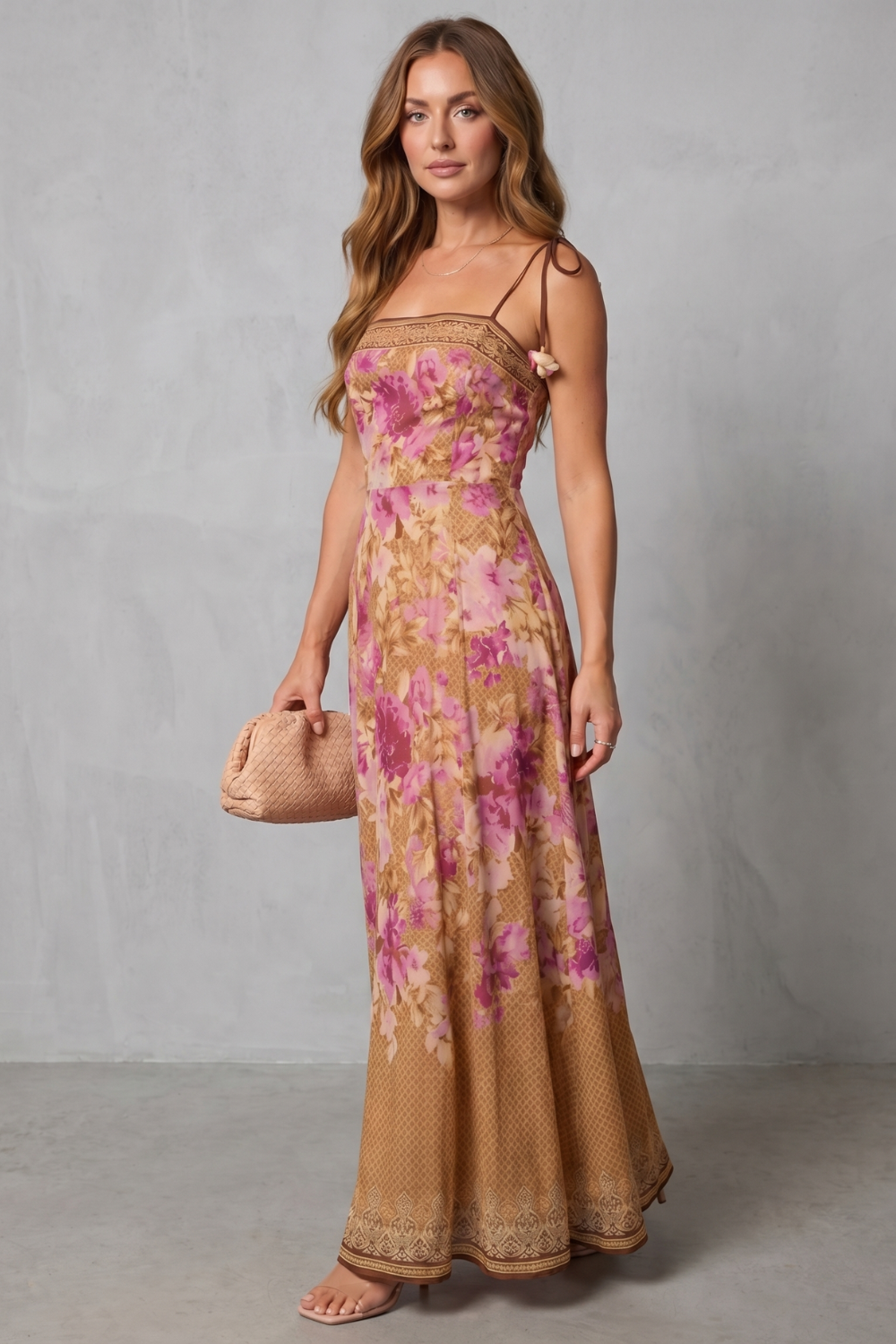 Floréline – Blumige Eleganz mit Karree-Ausschnitt – Maxikleid