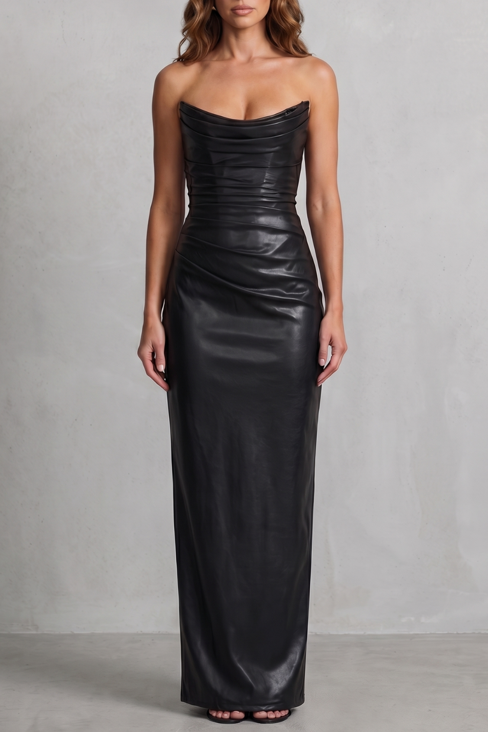 Albienne – Geformtes Kunstleder – Maxikleid