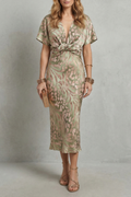 Zarielle – Drapierte Eleganz – Maxikleid mit V-Ausschnitt