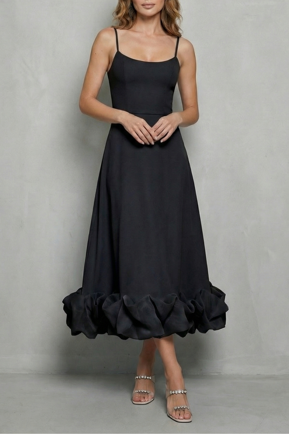 Elowenne – Romantisches Kleid mit Rüschensaum – Ärmelloses Midikleid