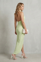Zephyrelle – Plissierte rückenfreie Verführung – Maxikleid