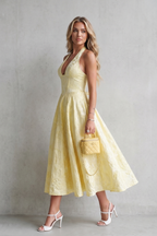 Rosalune – Trägerkleid mit floraler Eleganz – Midikleid