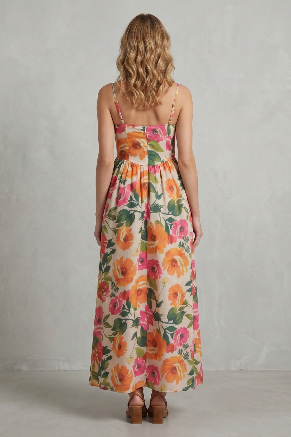 Florielle – Blumen-Charme mit eckigem Ausschnitt – Midikleid
