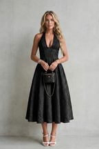 Rosalune – Trägerkleid mit floraler Eleganz – Midikleid