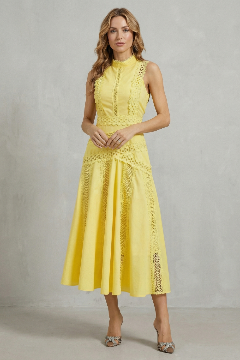 Gracia – Filigrane Spitzenpaneele – Elegantes Midikleid