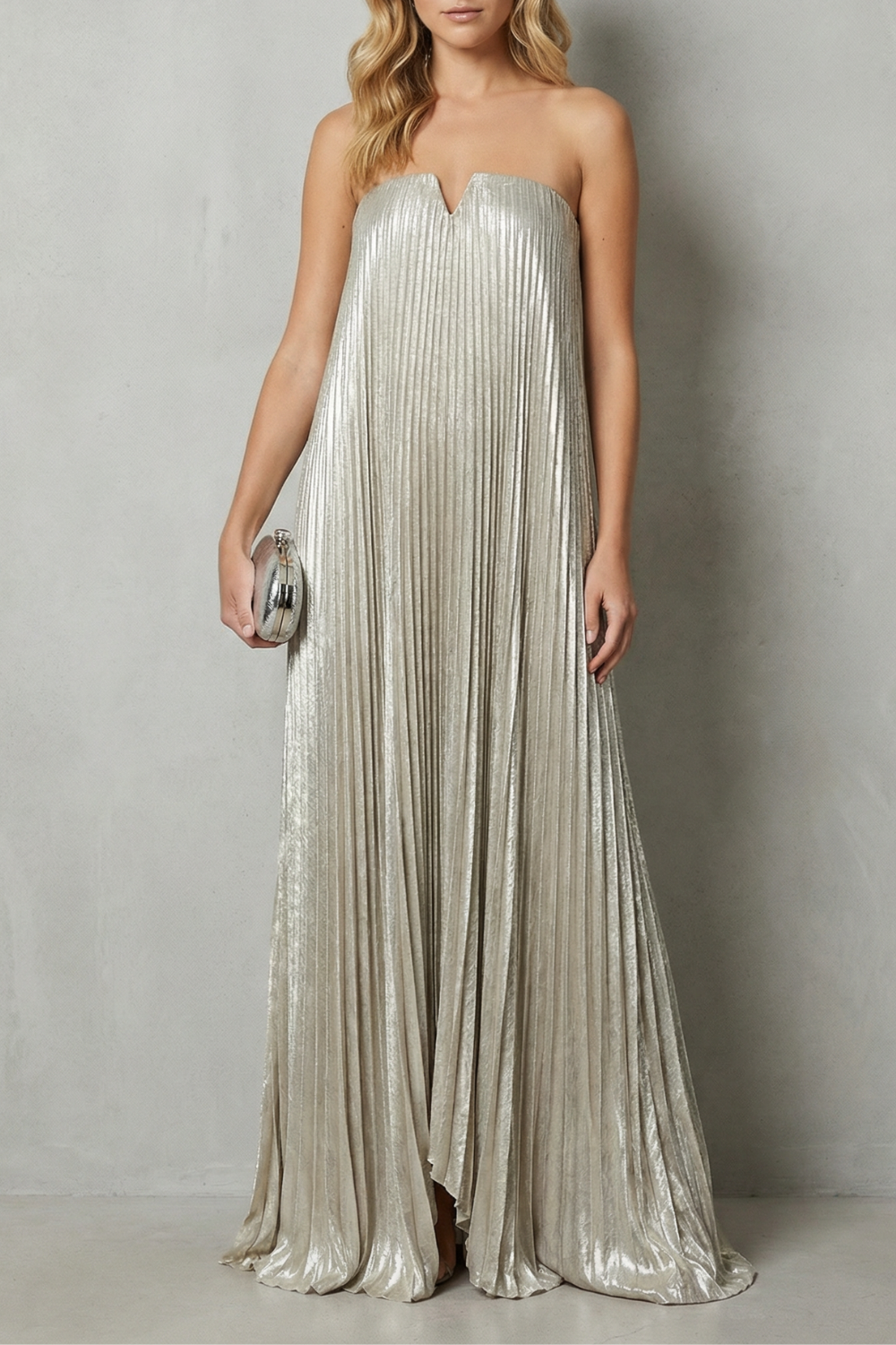 Élodie – Leuchtender plissierter Fluss – Trägerloses Metallic-Kleid