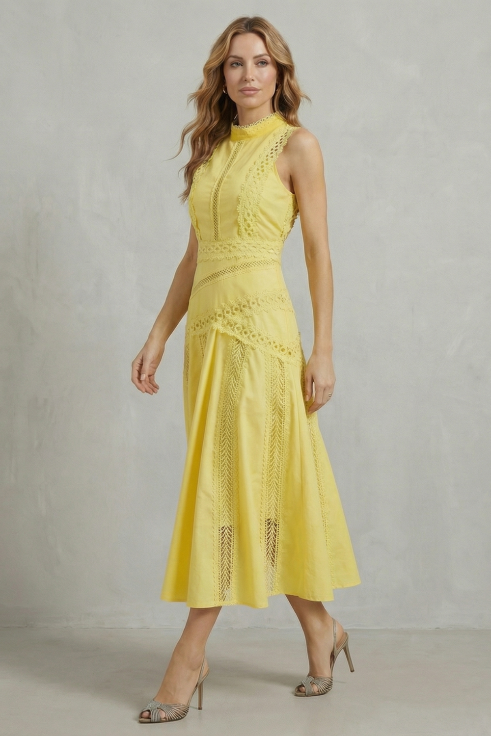 Gracia – Filigrane Spitzenpaneele – Elegantes Midikleid
