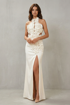 Una – Ätherische Blüte – Maxikleid mit Neckholder und Blumenschlitz für Damen