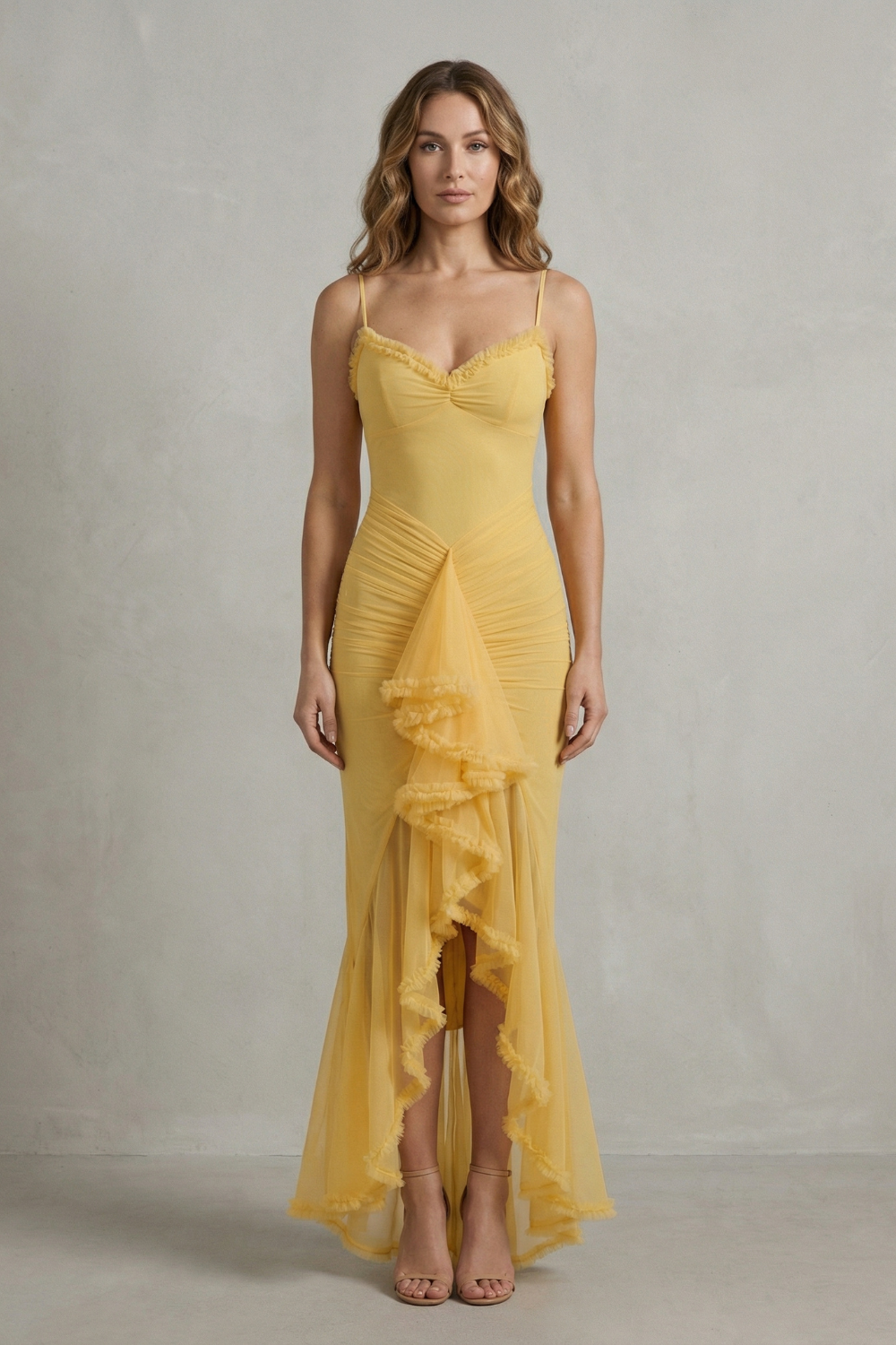 Phoebe – Femininer Rüschenzauber – Ärmelloses High-Low Maxikleid