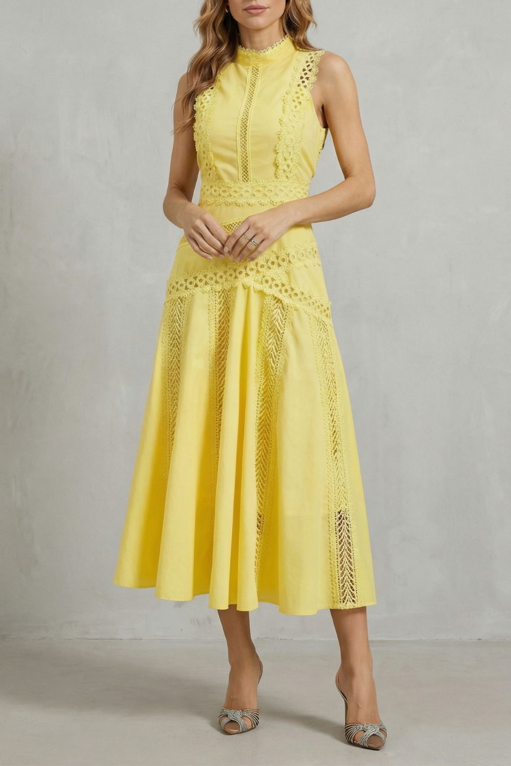 Gracia – Filigrane Spitzenpaneele – Elegantes Midikleid