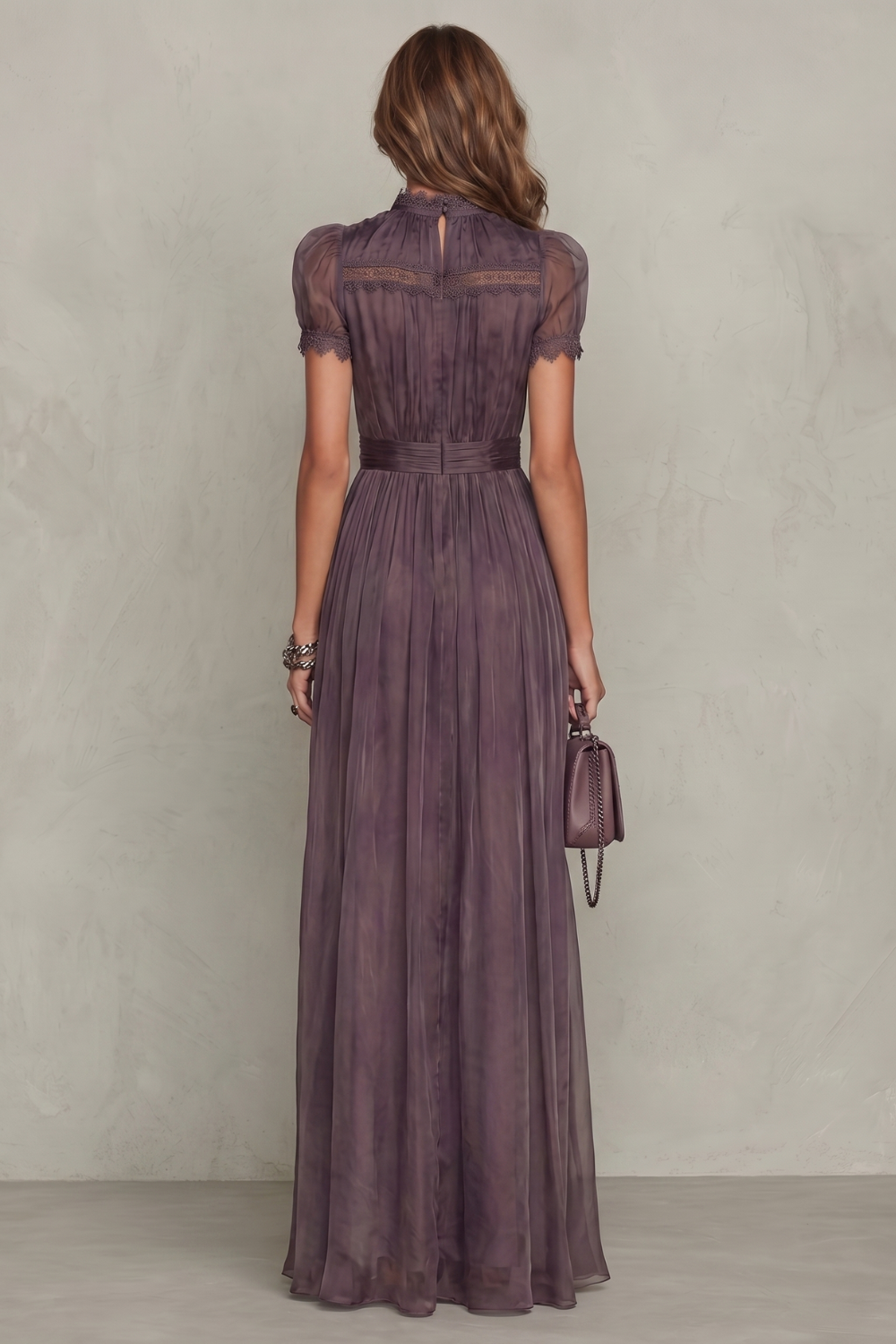 Velouraine – Eleganz mit Spitzen-Keyhole – Maxikleid