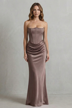 Evelisse – Skulptiertes Satin-Drapé – Trägerloses Korsett-Maxikleid