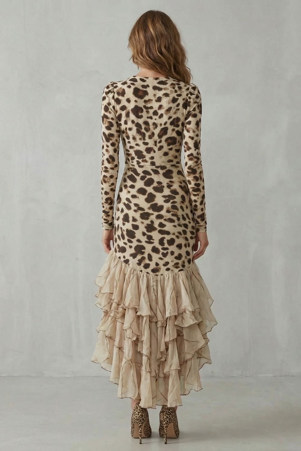 Lioraé – Midikleid mit Rüschensaum und Leopardenmuster