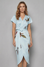 Lioravelle – Mühelose Wickelsilhouette – Midikleid