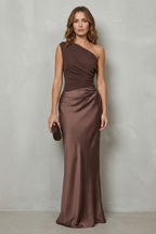 Velmoura – Asymmetrische Satindrapierung – Abendkleid