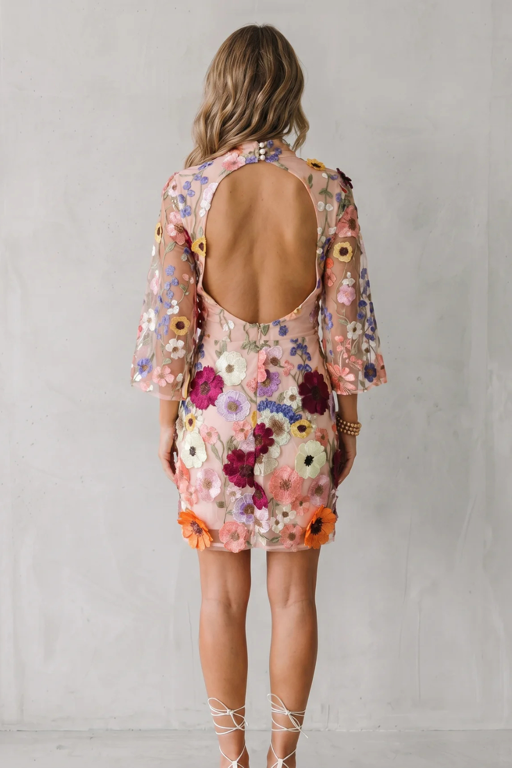 Dahlienne – Embroidered floral allure – Mini dress