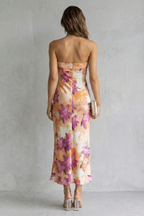 Linneva – Trägerlose florale Eleganz – Maxikleid