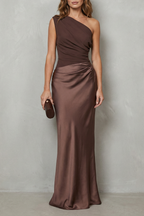 Velmoura – Asymmetrische Satindrapierung – Abendkleid