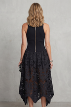 Atalisse – Eleganz mit Spitzenkontrast – Midikleid