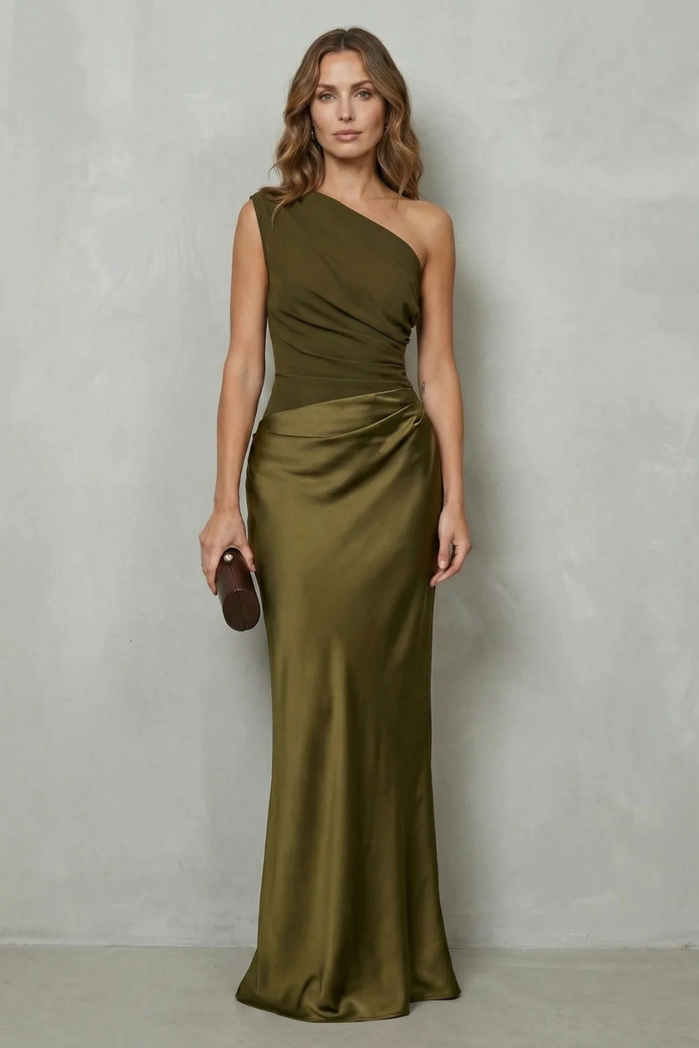 Velmoura – Asymmetrische Satindrapierung – Abendkleid