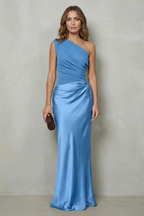 Velmoura – Asymmetrische Satindrapierung – Abendkleid