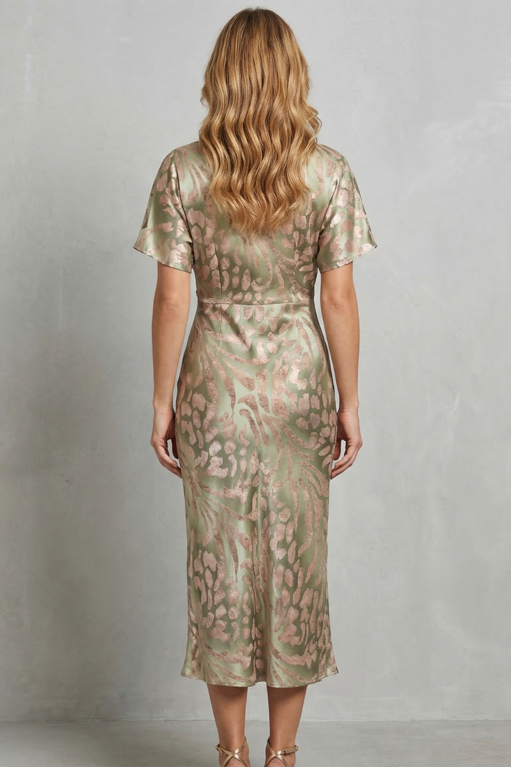 Zarielle – Drapierte Eleganz – Maxikleid mit V-Ausschnitt