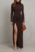 Vanessa – Kleid mit Raffung an der Taille und hohem Schlitz – Sophisticated Evening Glamour
