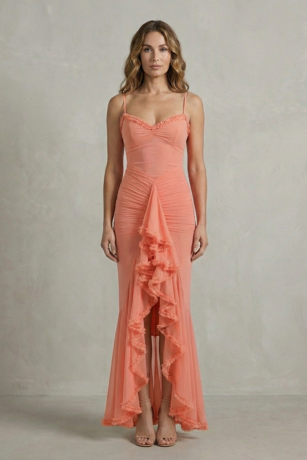 Phoebe – Femininer Rüschenzauber – Ärmelloses High-Low Maxikleid