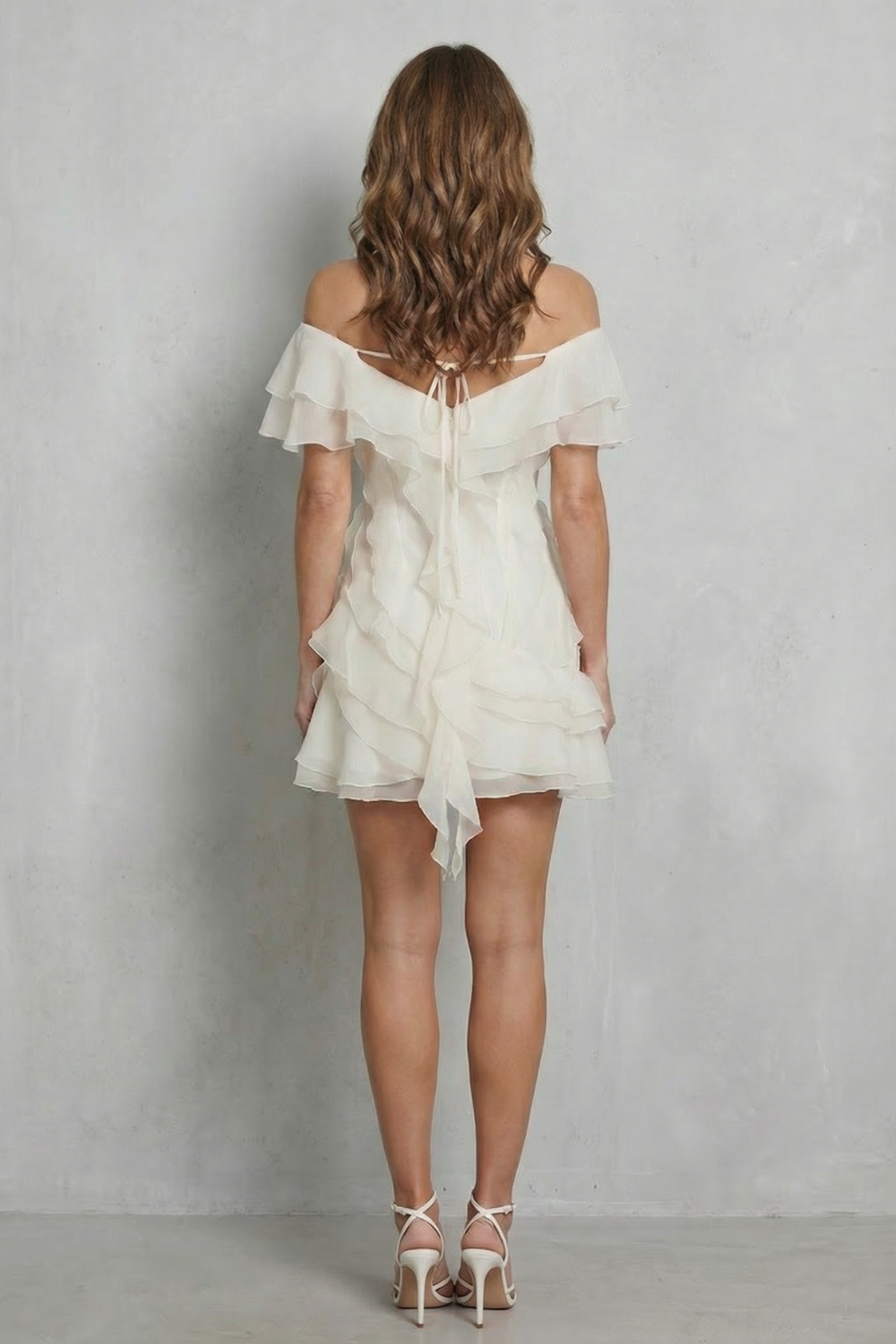 Veloura – Geraffter Off-Shoulder-Charme – Minikleid