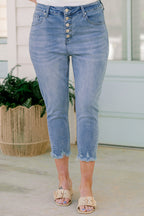 Better Than Ever Capris, Light Wash