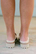 Golden Weave Mules, Natur