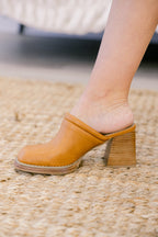 Just Wing It Clogs, Camel