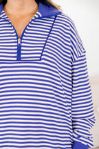 Sie ist ein Academic Pullover, Blau