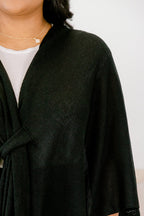 Softly Stated Poncho, Schwarz