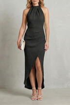 Zephyrelle – Plissierte rückenfreie Verführung – Maxikleid