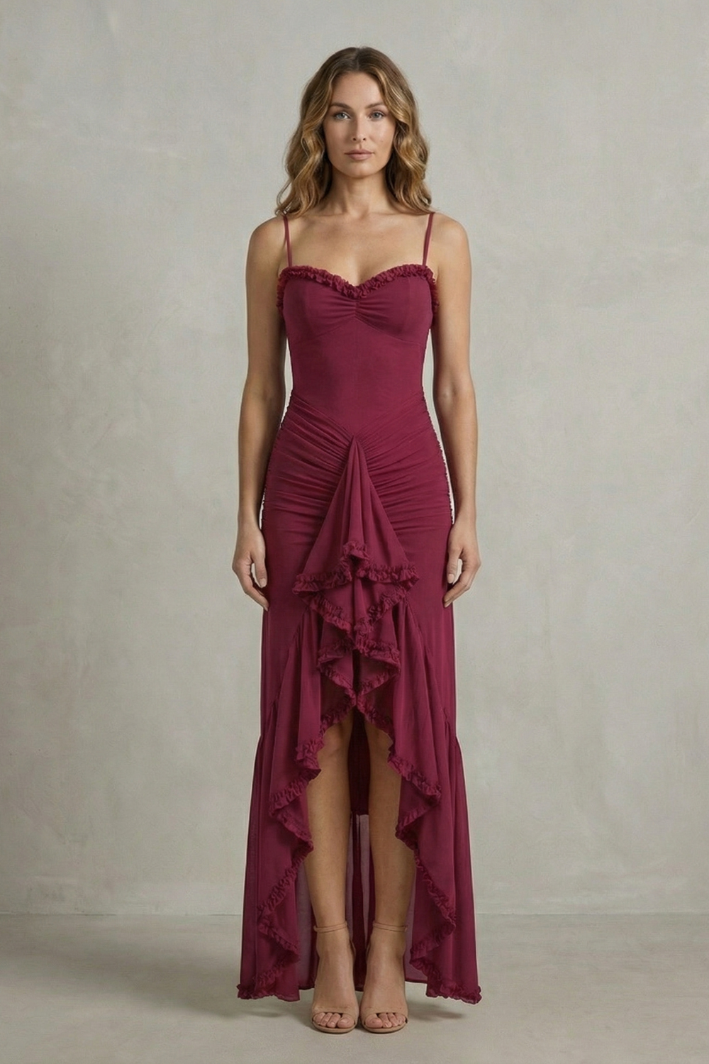 Phoebe – Femininer Rüschenzauber – Ärmelloses High-Low Maxikleid