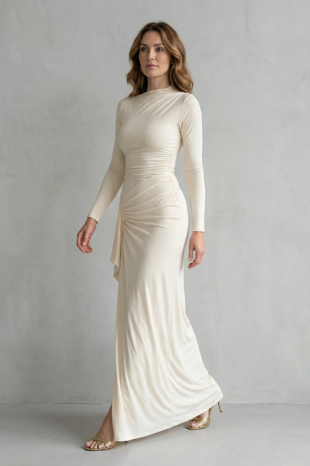 Veneta – Skulptierter Seitendrapée – Maxi-Kleid mit langen Ärmeln