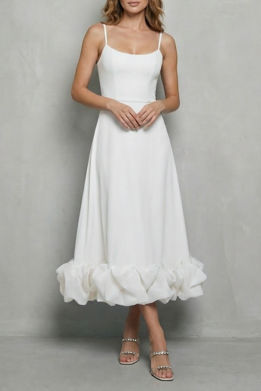 Elowenne – Romantisches Kleid mit Rüschensaum – Ärmelloses Midikleid