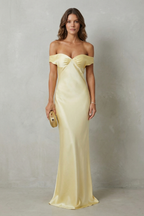 Auréliane – Eleganz in der goldenen Stunde – Schulterfreies Satin-Abendkleid