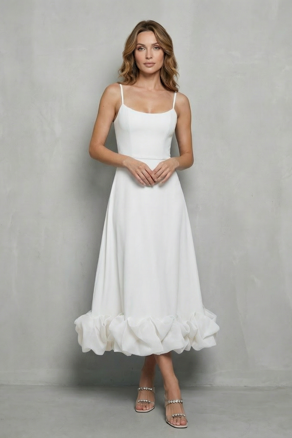Elowenne – Romantisches Kleid mit Rüschensaum – Ärmelloses Midikleid