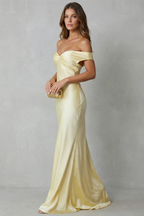 Auréliane – Eleganz in der goldenen Stunde – Schulterfreies Satin-Abendkleid