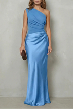 Velmoura – Asymmetrische Satindrapierung – Abendkleid
