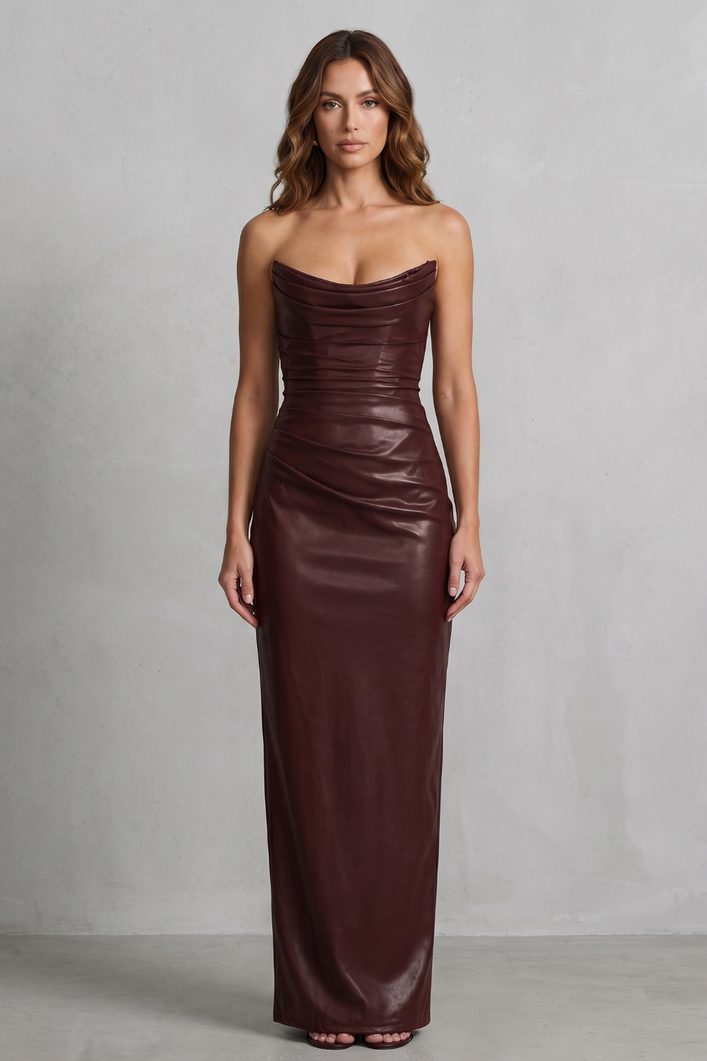 Albienne – Geformtes Kunstleder – Maxikleid