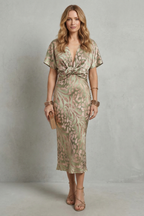 Zarielle – Drapierte Eleganz – Maxikleid mit V-Ausschnitt