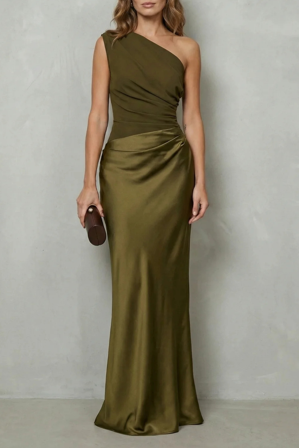 Velmoura – Asymmetrische Satindrapierung – Abendkleid
