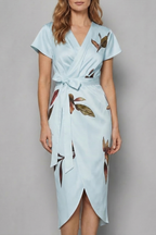 Lioravelle – Mühelose Wickelsilhouette – Midikleid